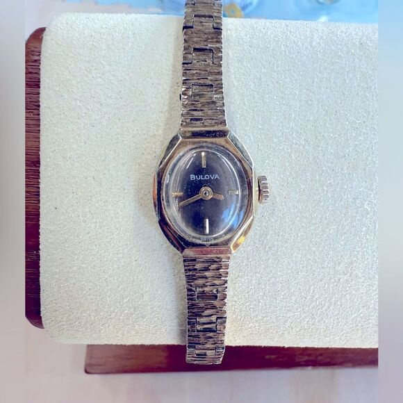 Bulova Vintage working Women's Watch Manual Wind gold nugget bracelet - Picture 1 of 11
